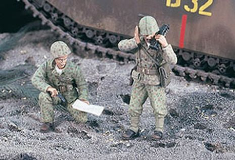 US MARINE RADIO+COMMAND. 1/35