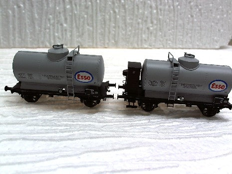 SET DE 2 WAGONS CITERNE ESSO CHASSIS OCEM 29 EPOQUE 3 HO