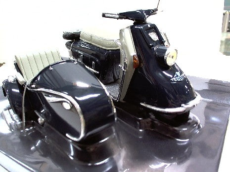 HEINKEL ROLLER AVEC BEIWAGEN 1/10 - MAQUETTE DE VÉHICULES MINIATURES