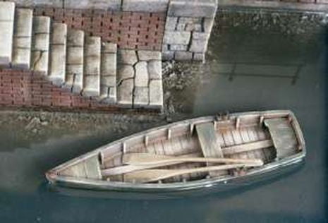 PETIT BATEAU A RAME      1/35