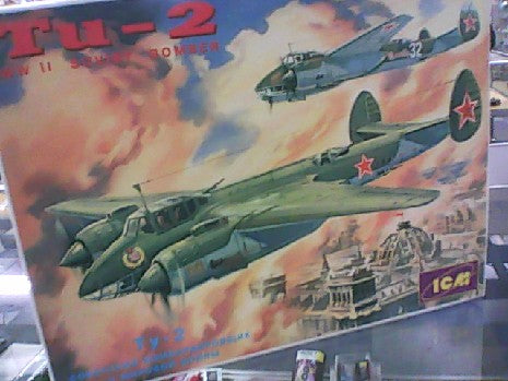 Maquette du Bombardier Moyen Soviétique TU-2S 1944 - ICM 1/72
