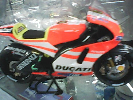 DUCATI DESMO.ROSSI 1/12 ROUGE JAUNE