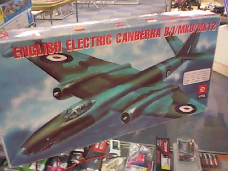 ENGLISH ELECTRIC CANBERRA B/I MK8/MK12 1/72