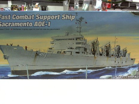 AOE FAST COMBAT SUPPORT SHIP USS SACRAMENTO 1/700e