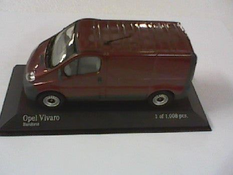Miniature OPEL VIVARO ROUGE 1/43 - Modèle Réaliste