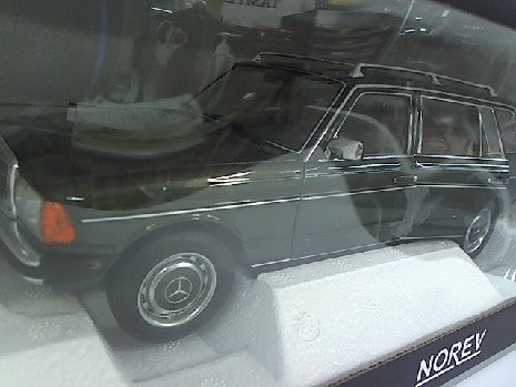 MERCEDES-BENZ 200T 1982