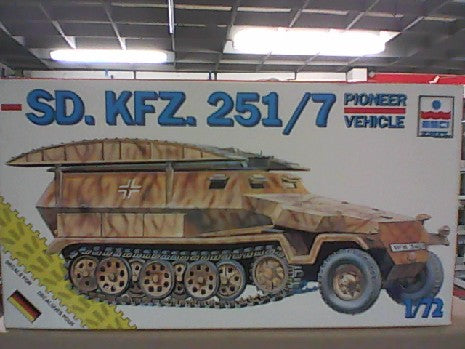 SD KFZ  251/7  POINEER  VEHICLE  1/72