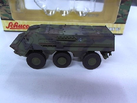 FUCHS VEHICULE DE TRANSPORT DE TROUPE CAMOUFLAGE BUNDESWEHR 1/18