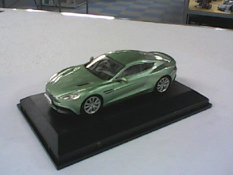 ASTON MARTIN VANQUISH COUPE VERT 1/43