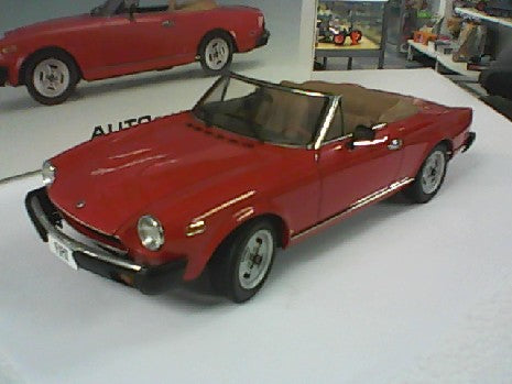 FIAT SPIDER 124 ROUGE