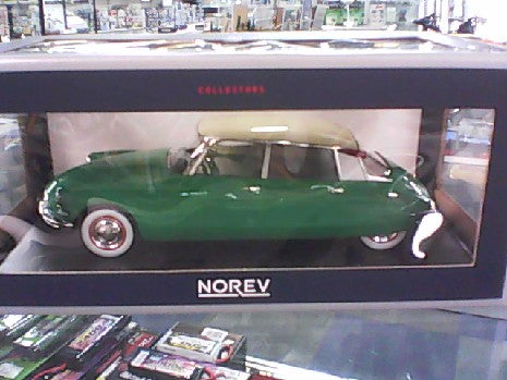 CITROEN DS 19 VERTE 1/18