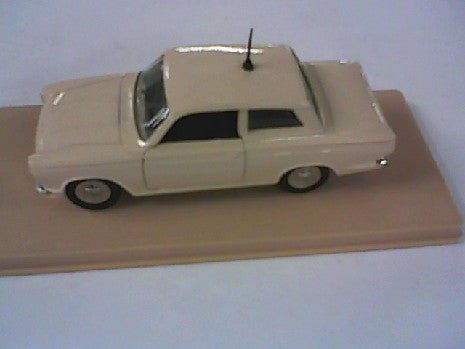 Miniature Ford Lotus Cortina 1/43 Beige - Élégance et Détails Réalistes