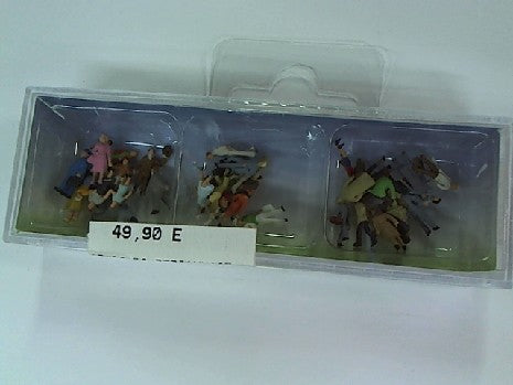 LOT 36 PC PERSONNAGE ...N