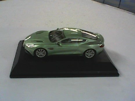 ASTON MARTIN VANQUISH COUPE VERT 1/43