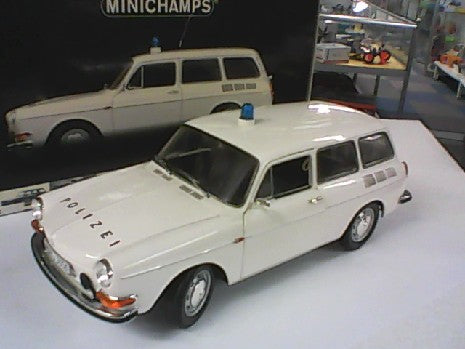 VW1600 L VARIANT 1972 BLANC 1/18