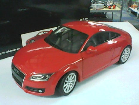 AUDI TT ROUGE BRILLANT 2006 1/18