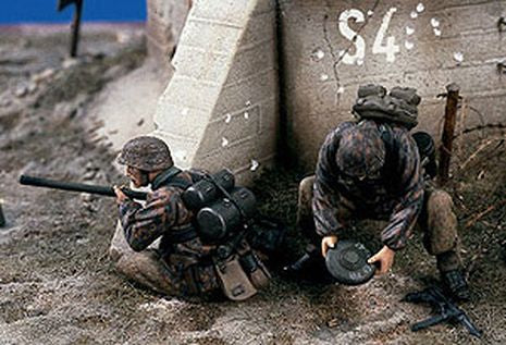 POSEUR MINE+LANCE FLAMME 1/35