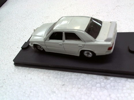 Mercedes 190 16S 1986 - Modèle Réduit 1/43 de la Célèbre Berline Allemande