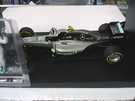 Miniature Mercedes AMG Petronas Motorsport 1/18 - Modèle de Collection