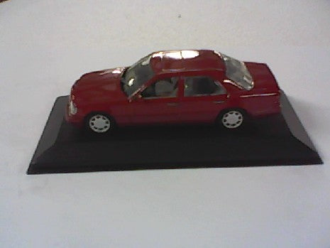 Mercedes-Benz Classe E Berline 1993 Rouge Imperial 1/43 - Miniature de Collection