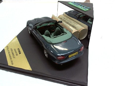 Miniature Jaguar XK8 Cabriolet Métallisé 1/43 - Vitesse