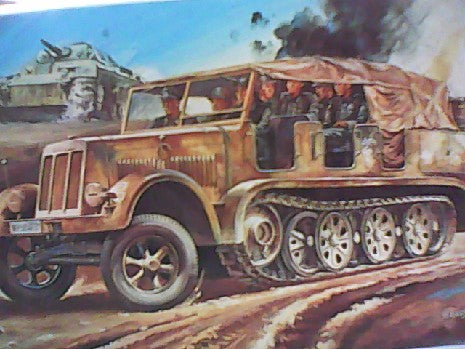 8TON HALF TRACK  1/72