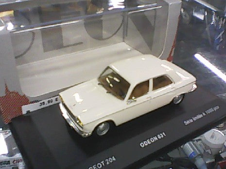 PEUGEOT 204 1967 BLANCHE 1/43