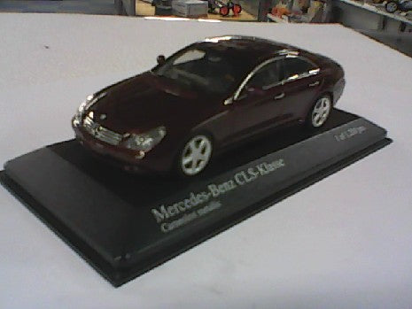 MERCEDES CLS CLASS 2004 ROUGE 1/43