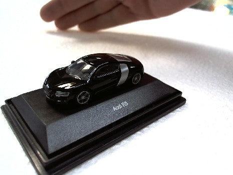 AUDI R8 NOIRE 1/87