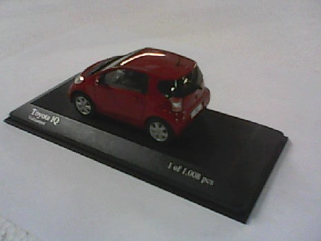 TOYOTA IQ 2009 ROUGE 1/43