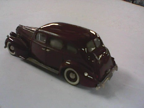 PACKARD 4-DOOR SEDAN 1937 ROUGE 1/43