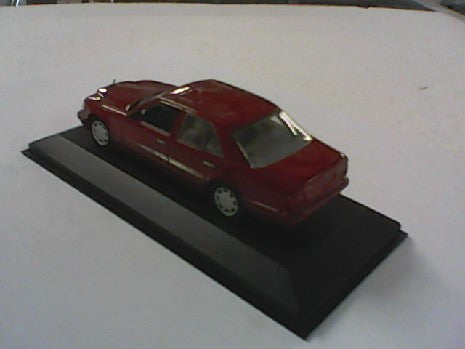 Miniature Mercedes Classe E Saloon 93 Rouge Imperial 1/43 - Minichamps
