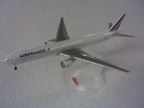 BOEING B777-300