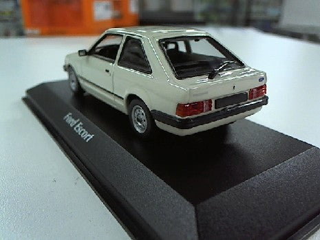 FORD ESCORT GRIS 1981 1/43
