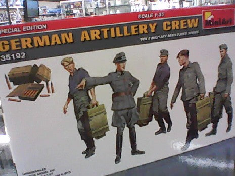 EQUIPE D ARTILLEURS ARMEE ALLEMANDE CAISSES ET MINITIONS 1/35