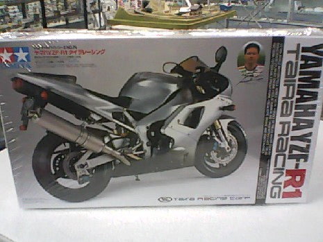 YAMAHA YZF R1 1/12