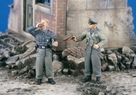 SOUVENIR DE GUERRE 2 fig 1/35