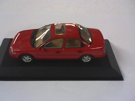 FORD MONDEO LIMOUSINE  ROUGE 1/43