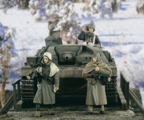 RUSSES EN HIVER 2 FIG    1/35