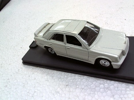 Mercedes 190 16S 1986 - Modèle Réduit 1/43 de la Célèbre Berline Allemande