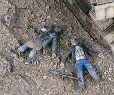 INSURGES (2 FIG)         1/35