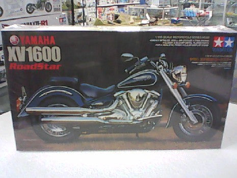 YAMAHA XV1600 ROADSTAR 1/12