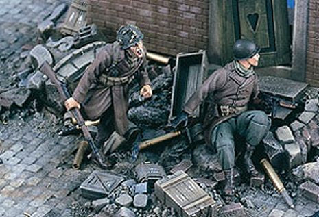 US AIRBORNE EN MANTEAU   1/35