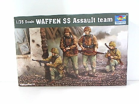 SET DE 4 FIGURINE EQUIPE D'ASSAUD 1944