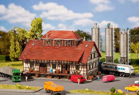 Bâtiment coopérative agricole avec silos échelle N