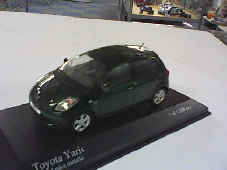 Miniature TOYOTA YARIS 2005 Verte Métal 1/43 - Minichamps