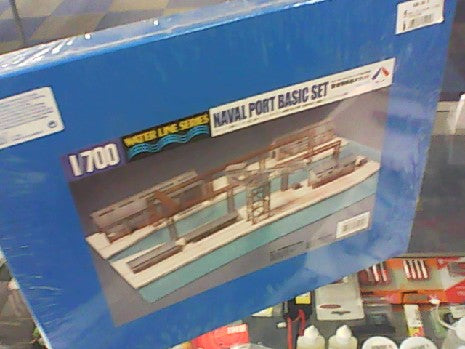 PORT MILITAIRE 1/700