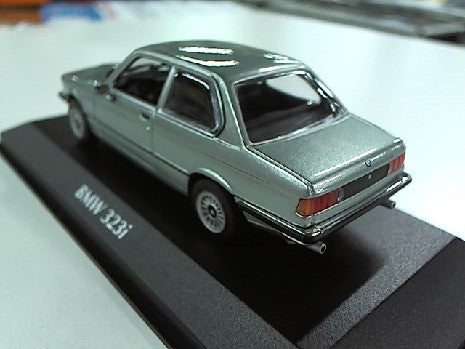 BMW 323I BLEU  MET CLAIR 1/43