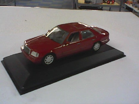 Miniature Mercedes Classe E Saloon 93 Rouge Imperial 1/43 - Minichamps
