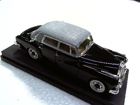 MERCEDES-BENZ 300D CLOS CABRIOLET - Modèle Miniature 1/43